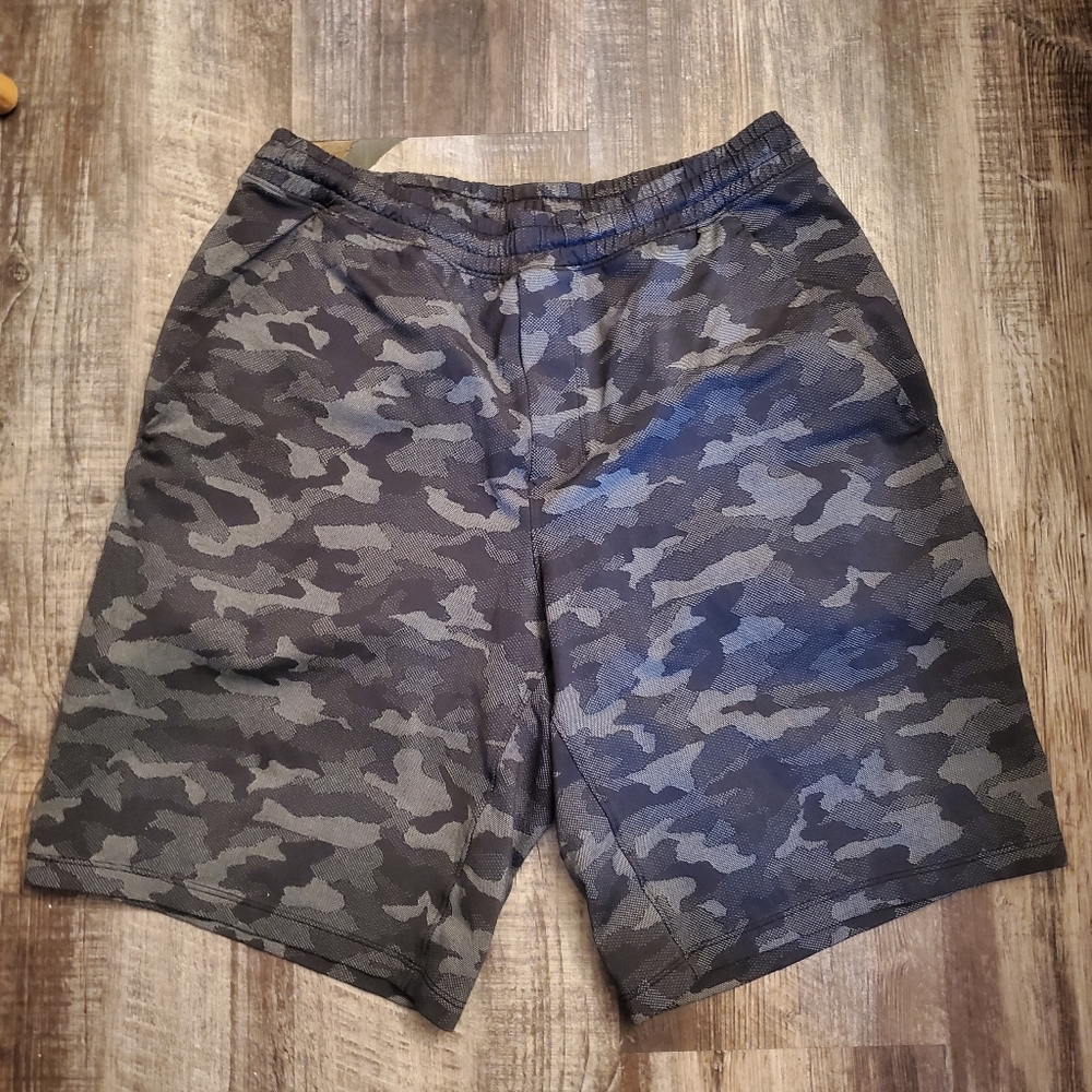 Lululemon Men's Pace Breaker Lined Shorts 9" Medium M Black Grey Camo